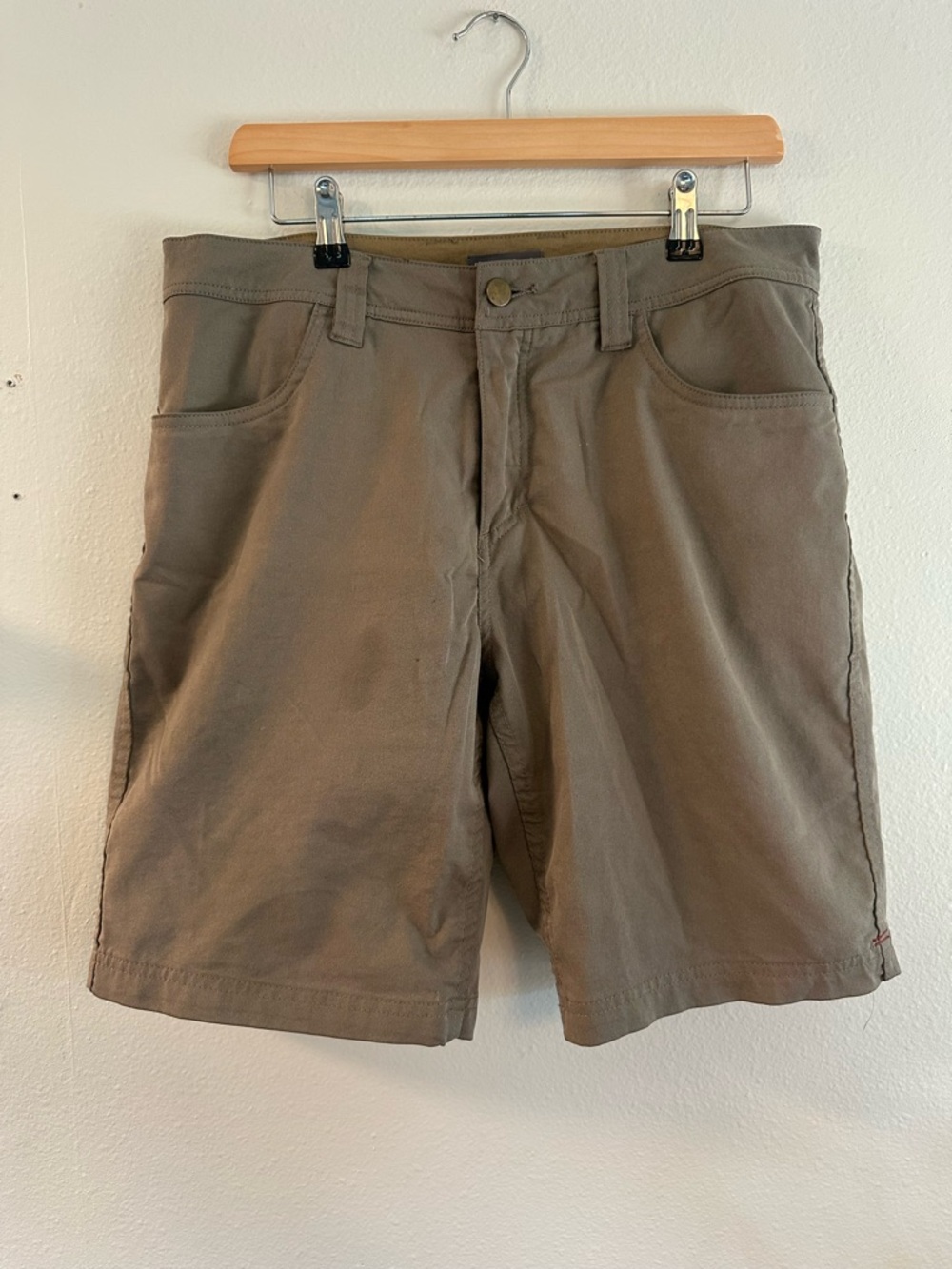Toad&Co Men's Olive-Tan Flat Front Shorts